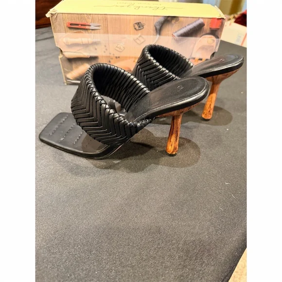 Vetaste Womens Slide Sandals Black Woven Square Toe Stiletto Heels 7.5 Box - Picture 4 of 6